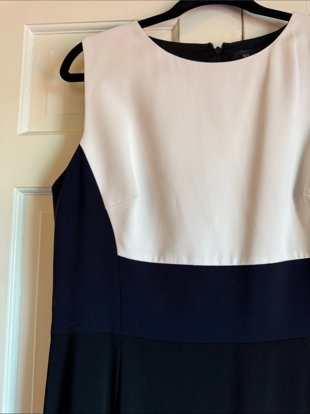 NWOT St. John Sleeveless Colorblock Maxi Dress in White/Navy/Black Fully Lined - Picture 4 of 12
